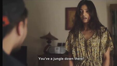 Oyuncu Radhika Apte vajinasını gösteriyor