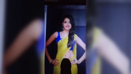 Rukshar Dhillon çok çekici
