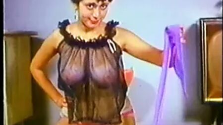 Velma Vintage'ın baştan çıkarıcı görünümü