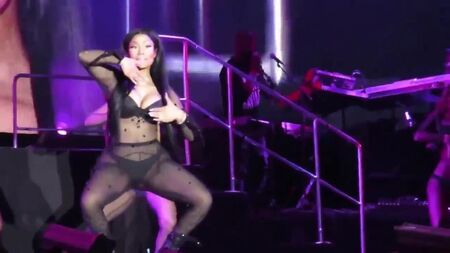 Nicki Minaj - Frauenfeld Açık Hava Konseri 2015 (tanga)