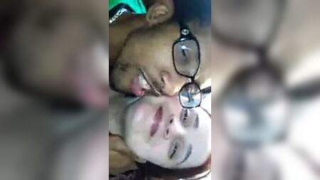 Aditya, Bhubaneswar'da çalışan erkek eskort