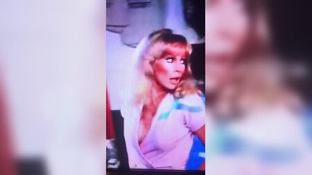 Barbara Edon'un yan göğsü ve meme ucu