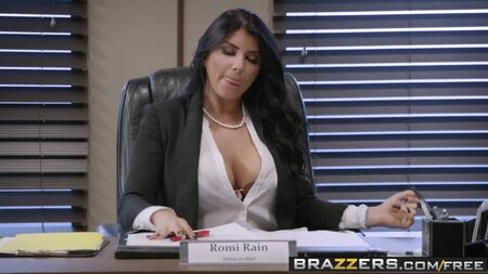 Brazzers - İş Yerinde Büyük Göğüsler - R'nin başrolde olduğu "Pressing News" sahnesi
