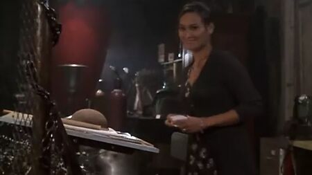 Tia Carrere - Öğretmenimin Karısı (1999) Olgun Kadın ve Genç