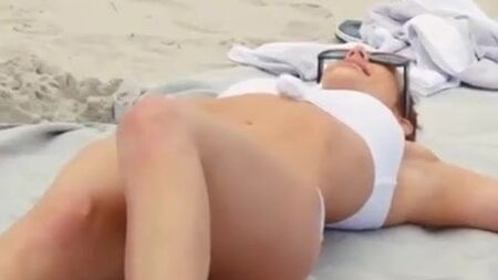 WWE - Beyaz bikinili Carmella