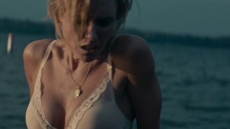 Nicky Whelan - İnanılmaz (2017)