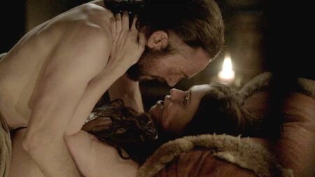 ScandalPlanet.Com'da Vikings Dizisinden Jennie Jacques'ın Çıplak Seks Sahneleri