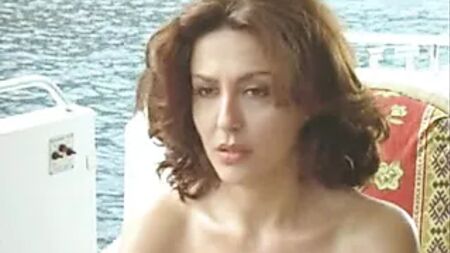 GENÇ SABRINA FERILLI, BİR İTALYAN FİLMİNDE ÇIPLAK