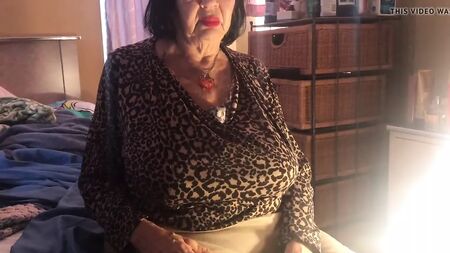 Elaine Everett (Büyük Beden Büyükanne)