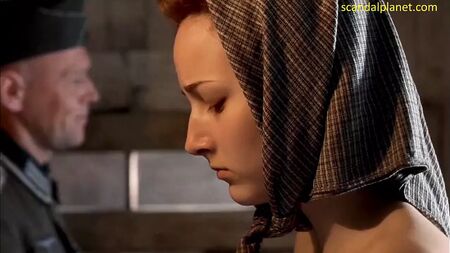 Leelee Sobieski, "Uprising" Dizisinde Çıplak Göğüsleri