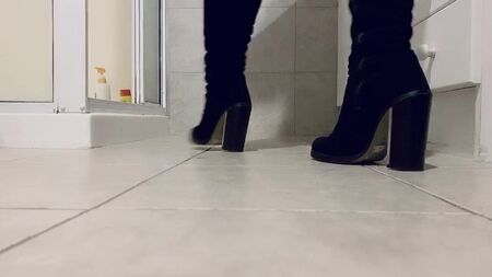 Bu süet diz üstü çizmelerle geçirdiğim bir gecenin ardından