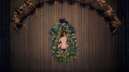 Isabelle Grill, Midsommar (2019) filminde çıplak