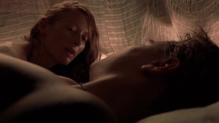 Tilda Swinton çıplak - The Beach (2000)