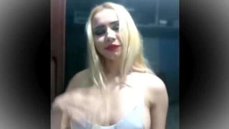 Göğüs ucu görünmesi