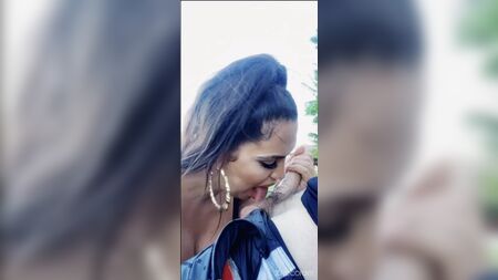 TS Bella Curves, Parkta Koştuktan Sonra Antrenörüne Oral Seks Yaptı