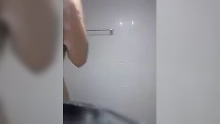 Hint kökenli Karaçi'li kız arkadaşım bana WhatsApp üzerinden çıplak video gönderdi
