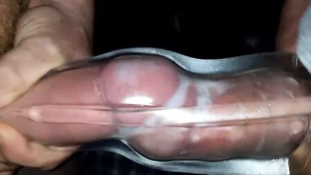 Two Buds, bir Fleshlight'a içini boşaltıyor