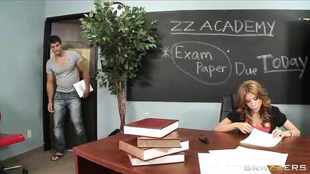 Brazzers - Seks düşkünü öğretmen Aleksa Nicole bir öğrencisiyle sevişiyor