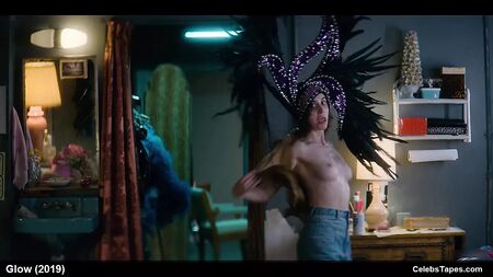 Oyuncu Alison Brie'nin Çıplak, Üstsüz ve Bikini Giydikleri Film Sahneleri