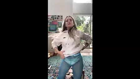 JoJo Levesque'in Instagram'da göğüsleri açığa çıktı