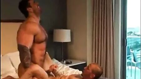 Zeb Atlas, Brenn Wyson'ı beceriyor