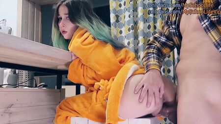 Pokémon pijamalı uykulu bir gençle seks