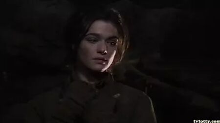Rachel Weisz, Kapıdaki Düşman (Tam Popo Çekimi)