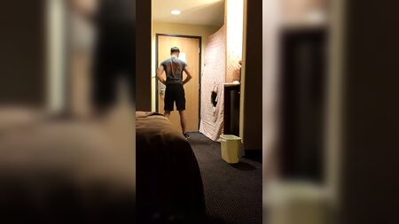 Grindr'dan tanıştığım kişi 2 dakikadan kısa sürede içime girdi