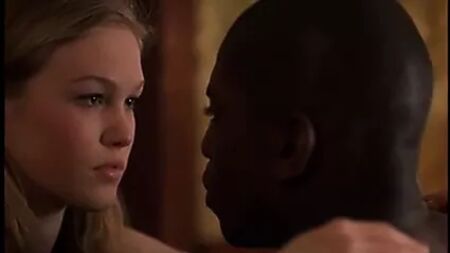 2001'deki Julia Stiles sahnesi