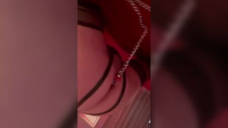 Jenyfer, trans bir eskort fahişe ve Fransız bir porno yıldızıdır