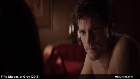 Ünlü aktör Jamie Dornan'ın gömleksiz ve seksi film sahneleri