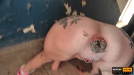 Kıçına Kir Sokmak ve Çöp Yemek Orman Fahişesi - Hardcore riskli halka açık oyun ve aşırı kirli aşağılama, Amatör, Ukrayna İşeme