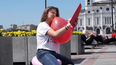 Patlatmak için üfle ve patlatmak için otur || Looner || Balon-Fetişi