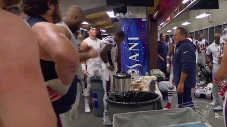 Patriots, Buccaneers'a Karşı Soyunma Odası Kutlamasını Mikrofonlara Yakaladı - 5. Hafta (2017)