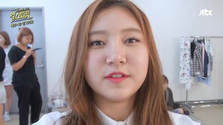 [Sungyeon x Hyemi x Soyeon x Seunghui Özel Kamera!!! Soyunma odası casusu @ Girls Spirit