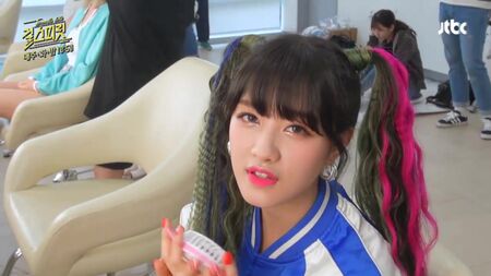 [YAKIN KAMERA] Hyemi x Soyeon x Oh Seunghee x Sungyeon_Kızların bekleme odası 2'yi gözetleyin!!!