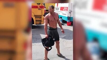 Kellan Lutz Herkül 3D Çekimlerinde Sıkı Vücudunu Sergiliyor