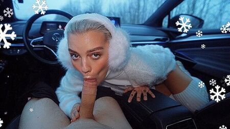 Slutty öğrenci arabada yabancıya darbeler