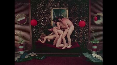 Ulrike Butz Nude - Muschimaus mag's grad heraus (Jagdzeit fur Naschkatzen, Le Sexe infernal, 1973) HD 720p Online İzle