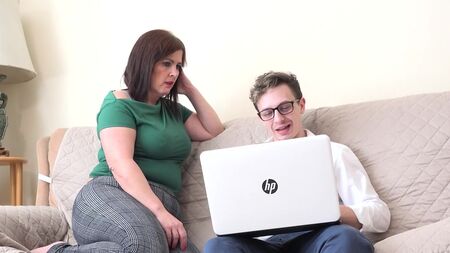 Teyze, İnek Yeğenini Baştan Çıkarıyor