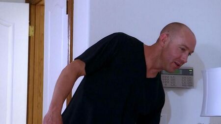 Amber Rain, kocasını ve arkadaşını sikikler