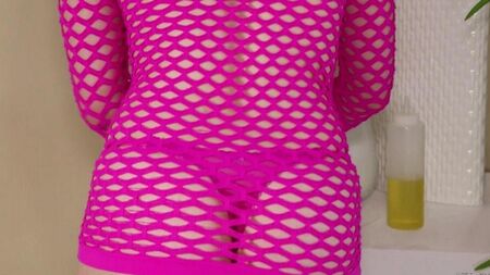 Riley Reynolds masaj sırasında berbat ve sperm yiyor