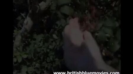 Doğada olgun bir bayanla ırklararası gangbang