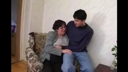 Oğlu ile ensest porno anne
