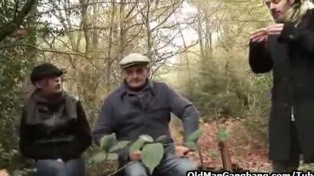 Baba ve oğul, kızına ve kız kardeşine ormanda tecavüz etti