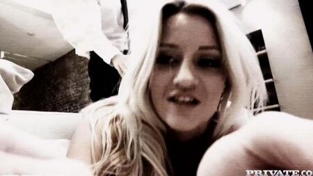 Busty sarışın ile anal