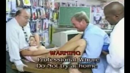 Bir kıza dev bir yapay penis test etmek