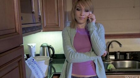 Lily LaBeau kız kardeşinin adamıyla yattı