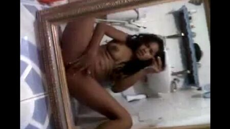 Naked Nigersha telefonda kameraya vuruyor