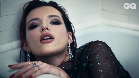 Bella Thorne Çıplak - GQ Meksika (Ekim 2017) 1080p